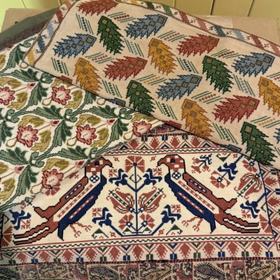 Assorted vintage textiles and a brown zippered pouch - Image 14 of 14