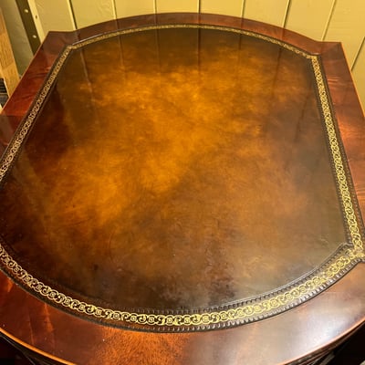 Vintage mahogany side table with leather-inlaid top by Weiman Tables - Image 3 of 10