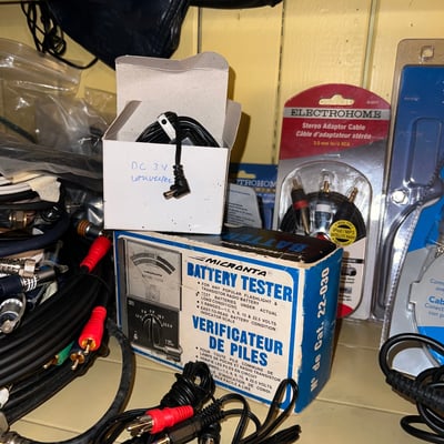 Assorted electronics and audio accessories - Image 10 of 12