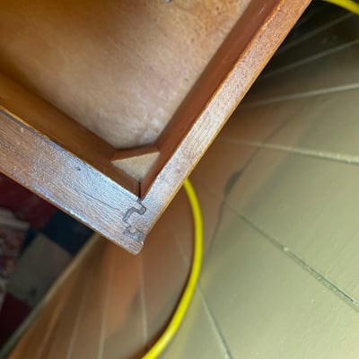 Four-drawer walnut dresser with chevron veneer - Image 8 of 13