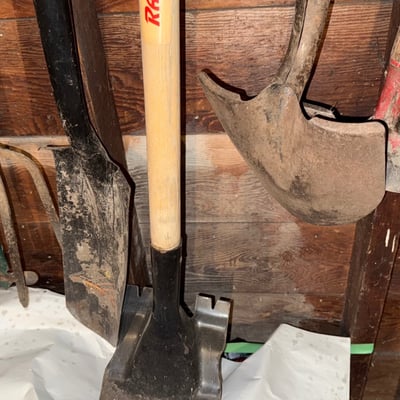 Assorted garden hand tools - Image 1 of 3