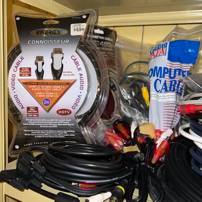 Assorted electronics and audio accessories - Image 8 of 12