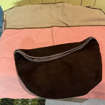 Assorted vintage textiles and a brown zippered pouch - Image 5 of 14