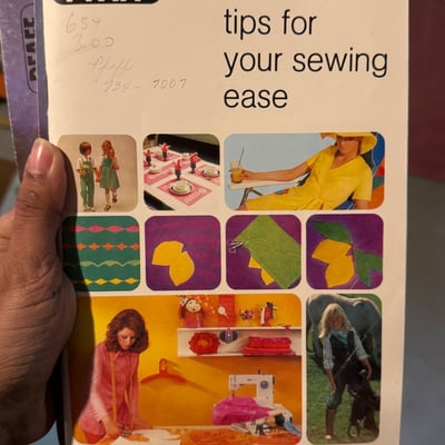 Pfaff sewing machine with accessories and manuals - Image 9 of 9