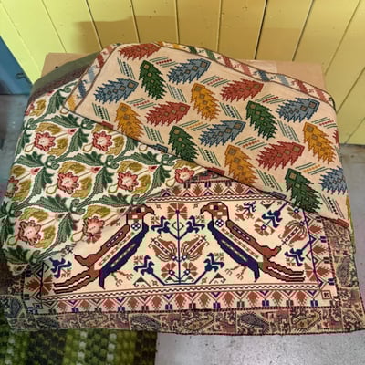 Assorted vintage textiles and a brown zippered pouch - Image 8 of 14