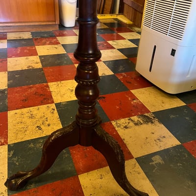 Round Mahogany Tilt-Top pedestal table with carved tripod legs - Image 7 of 11