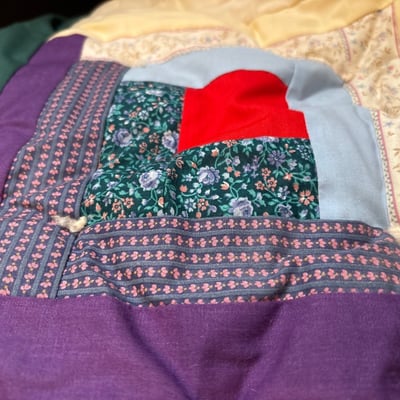 Patchwork quilts and decorative cushions - Image 4 of 9