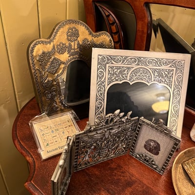 Egyptian-themed decorative art and artifacts - Image 3 of 14