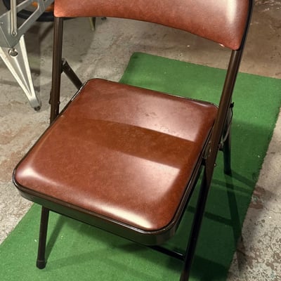Stacked folding chairs with brown vinyl upholstery - Image 6 of 6