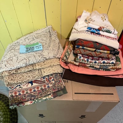 Assorted vintage textiles and a brown zippered pouch - Image 2 of 14