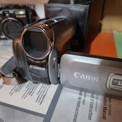 Canon PowerShot S95 digital camera and Canon ZR950 MiniDV camcorder - Image 4 of 4