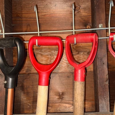 Assorted garden hand tools - Image 2 of 3