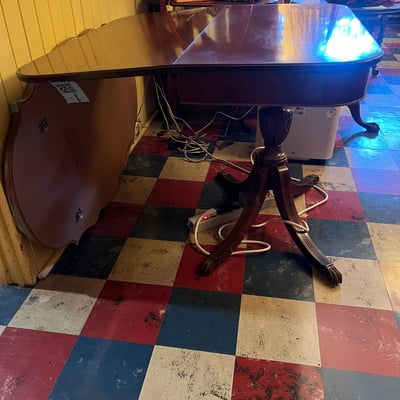 Antique four-legged Pedestal Duncan Phyfe-style Dining Table - Image 5 of 10