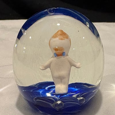 Maude and Bob St.Clair Rare MCM Cobalt Blue Kewpie Doll Paperweight - Image 3 of 6