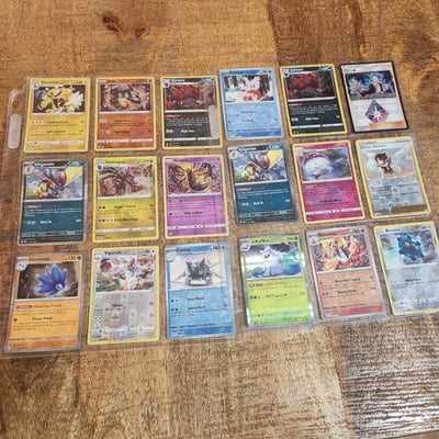 18 Pokemon foil cards - Image 1 of 3