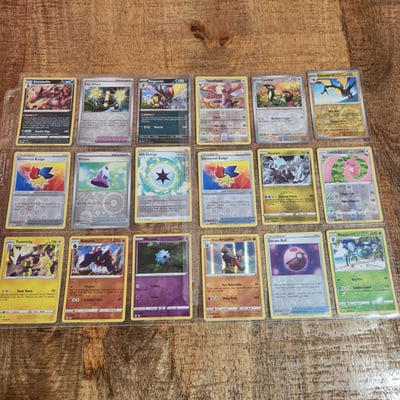 18 Pokemon foil cards - Image 1 of 2
