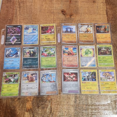 18 Pokemon foil cards - Image 1 of 2