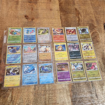 18 Pokemon Foil Cards - Image 1 of 2