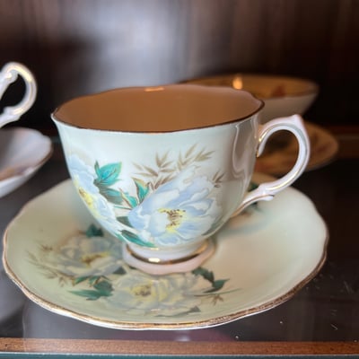 Porcelain tea set with blue and floral designs - Image 10 of 10