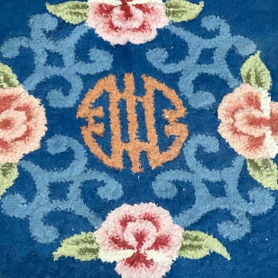 Blue floral rug with fringe and central motif - Image 5 of 5
