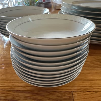 Fitz and Floyd Lovelace China Dinnerware Set - Image 7 of 16