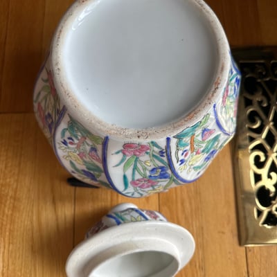 Asian Cerramic vases, Lidded Jar  - Image 9 of 19