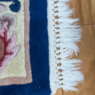 Blue floral rug with fringe and central motif - Image 3 of 5