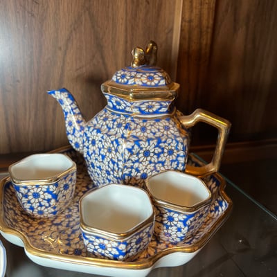 Porcelain tea set with blue and floral designs - Image 6 of 10