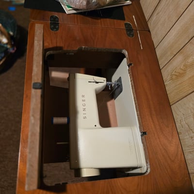 Singer sewing machine with knitting books and craft supplies - Image 12 of 21