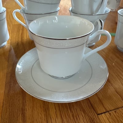 Fitz and Floyd Lovelace China Dinnerware Set - Image 6 of 16