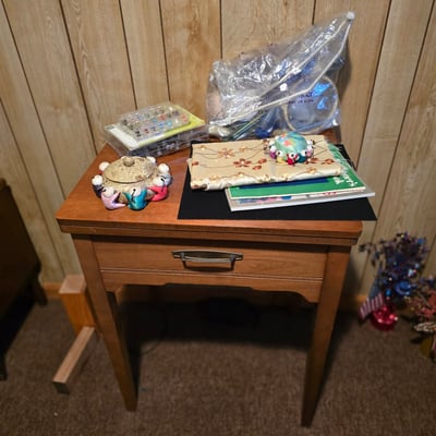 Singer sewing machine with knitting books and craft supplies - Image 19 of 21