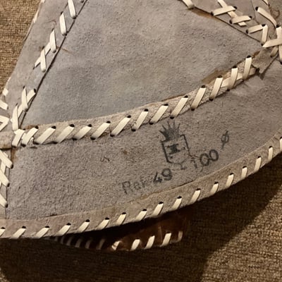 Round brown stitched pouf rug - Image 2 of 2