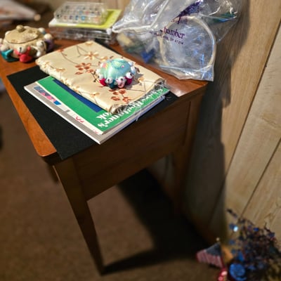 Singer sewing machine with knitting books and craft supplies - Image 20 of 21