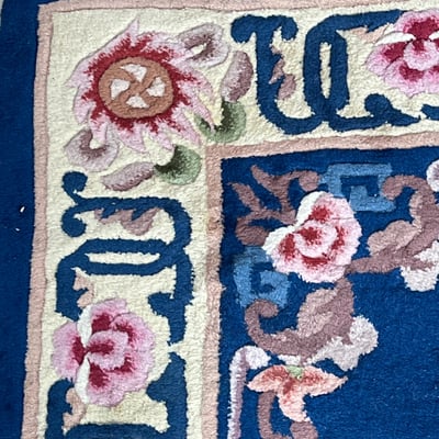 Blue floral rug with fringe and central motif - Image 4 of 5