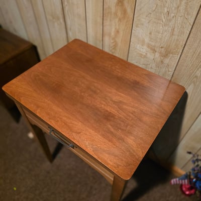 Singer sewing machine with knitting books and craft supplies - Image 16 of 21