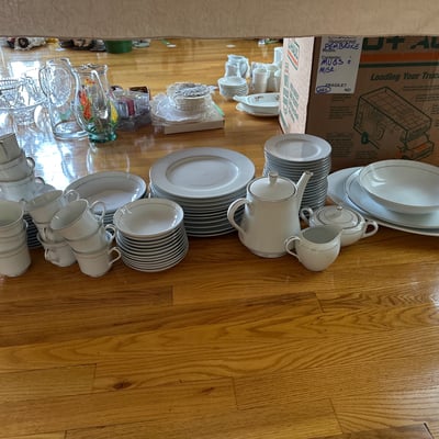 Fitz and Floyd Lovelace China Dinnerware Set - Image 1 of 16