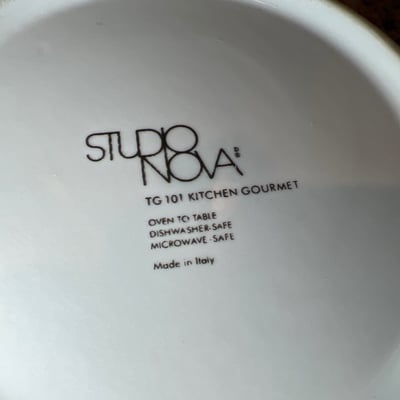 Assorted white ceramic kitchenware and cookware - Image 8 of 8