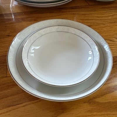 Fitz and Floyd Lovelace China Dinnerware Set - Image 2 of 16