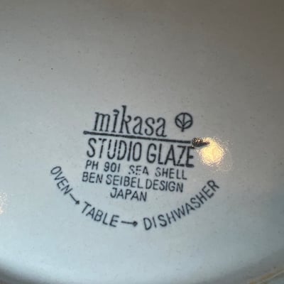 Assorted white ceramic kitchenware and cookware - Image 5 of 8