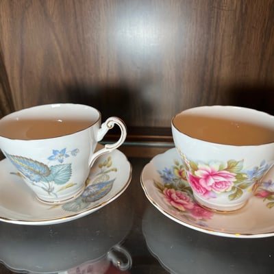 Porcelain tea set with blue and floral designs - Image 9 of 10