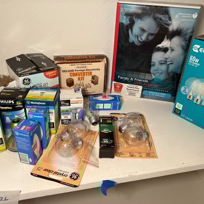 Assorted lighting products and electrical converter kit - Image 1 of 4