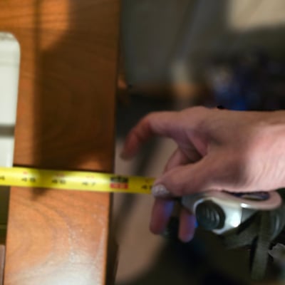 Singer sewing machine with knitting books and craft supplies - Image 13 of 21