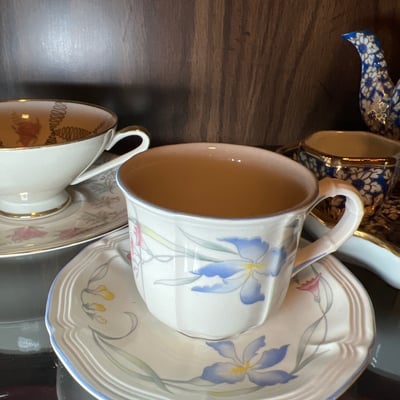 Porcelain tea set with blue and floral designs - Image 4 of 10