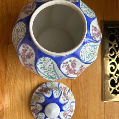 Asian Cerramic vases, Lidded Jar  - Image 6 of 19