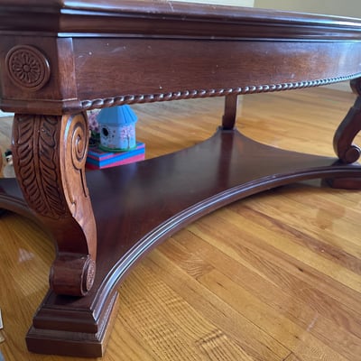 Coffee table with carved legs - Image 6 of 6
