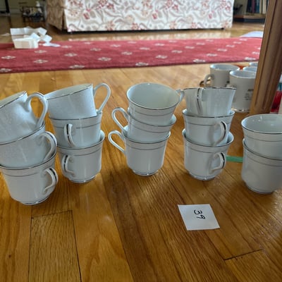 Fitz and Floyd Lovelace China Dinnerware Set - Image 10 of 16