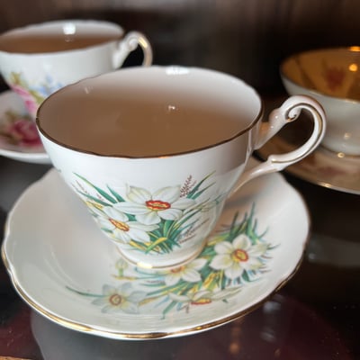 Porcelain tea set with blue and floral designs - Image 7 of 10