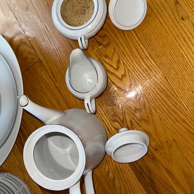 Fitz and Floyd Lovelace China Dinnerware Set - Image 5 of 16