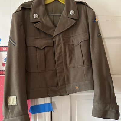 Vintage Military-style jacket with olive-green field bags - Image 2 of 4