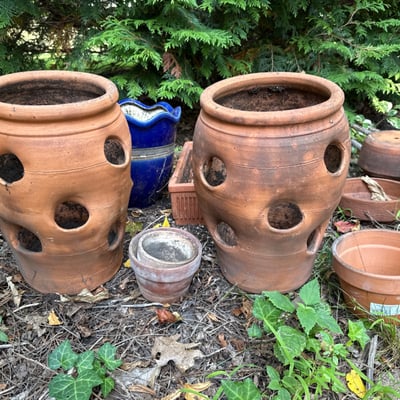Terracotta pots and a blue ceramic planter - Image 1 of 6